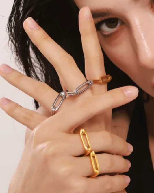 Anel Loretto banhado a ouro 14k em aço inoxidável