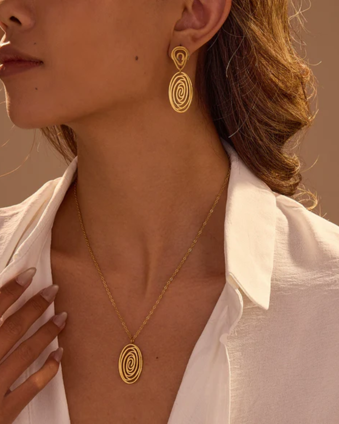 Conjunto Sol- banhado a ouro 18k em aço inoxidável