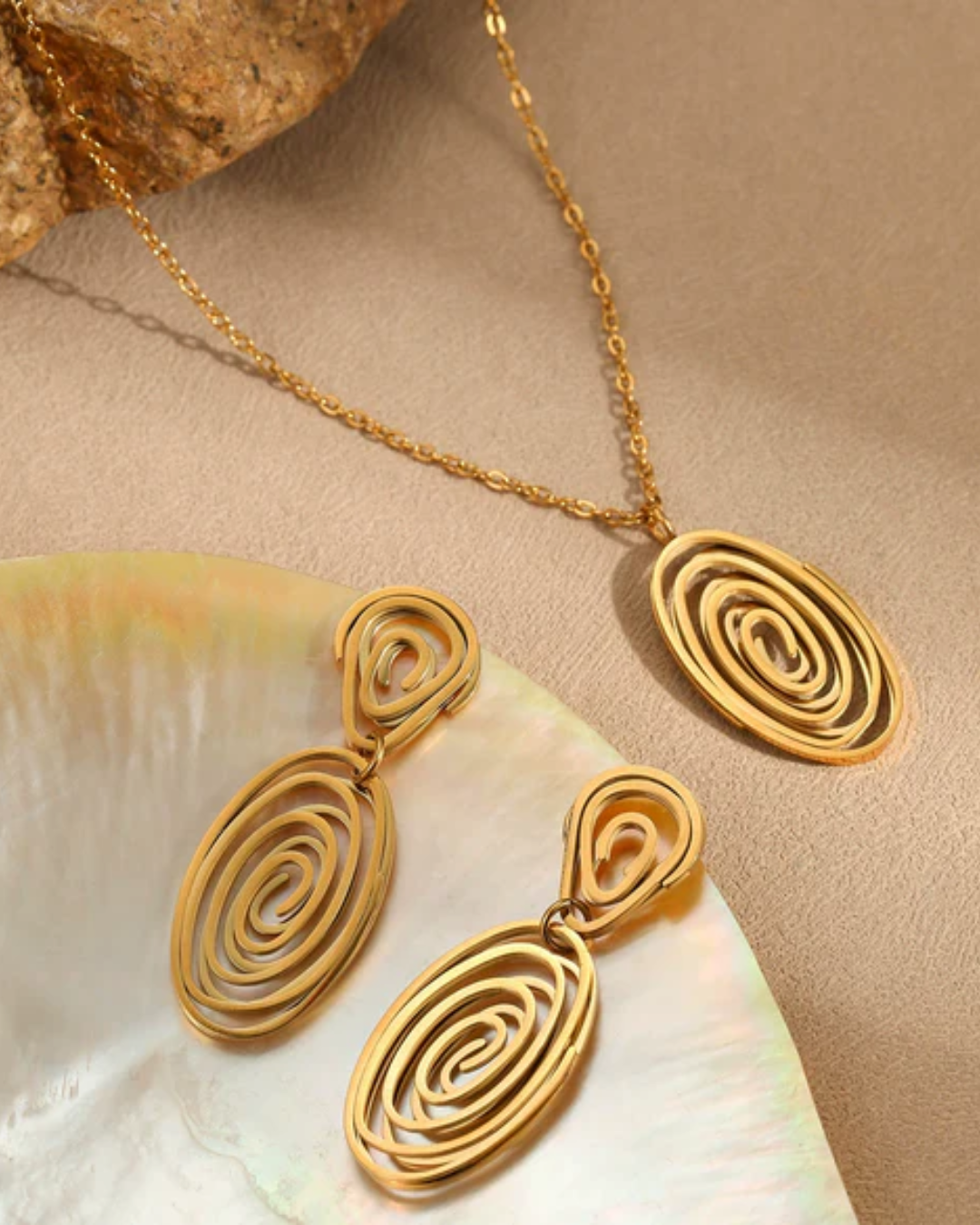 Conjunto Sol- banhado a ouro 18k em aço inoxidável