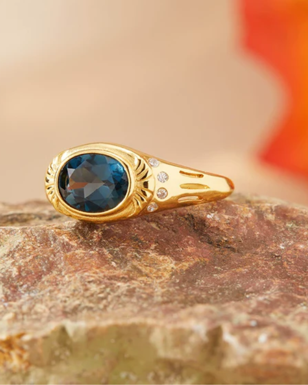 Anel Prisma de Cascais banhado a ouro 24k com pedra natural