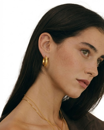 Brinco Maria Amélia — banhado a ouro 18k em aço inoxidável