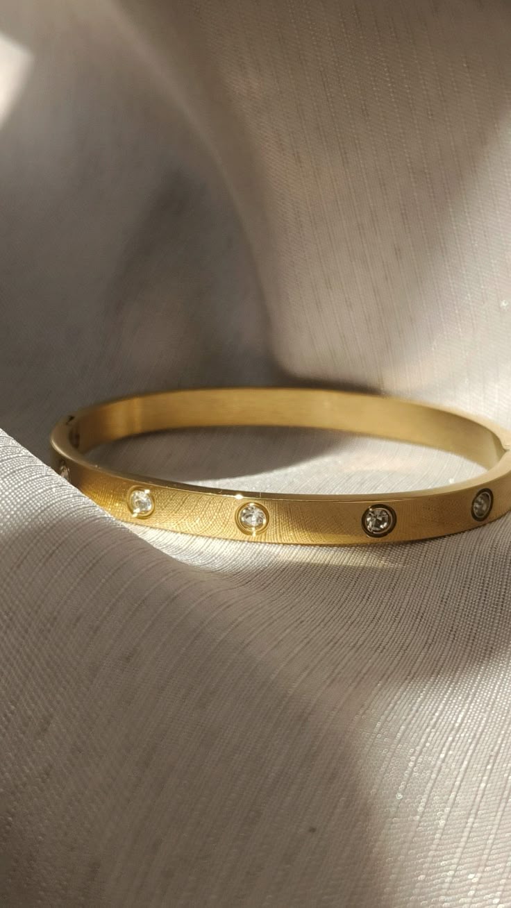 Pulseira  Estilo Clássico- banhado a ouro 18k em aço inoxidável